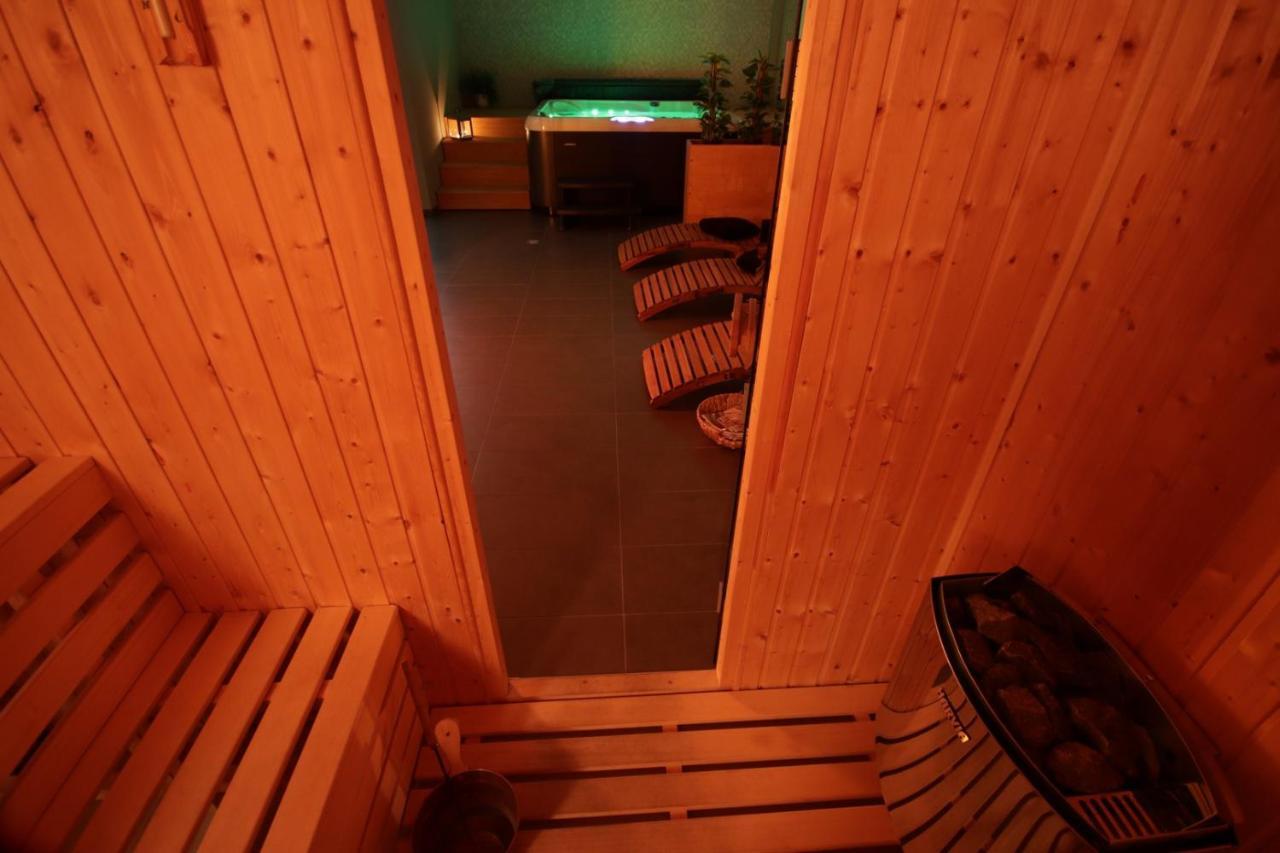 Hotel Banik Nitrianske Rudno Esterno foto